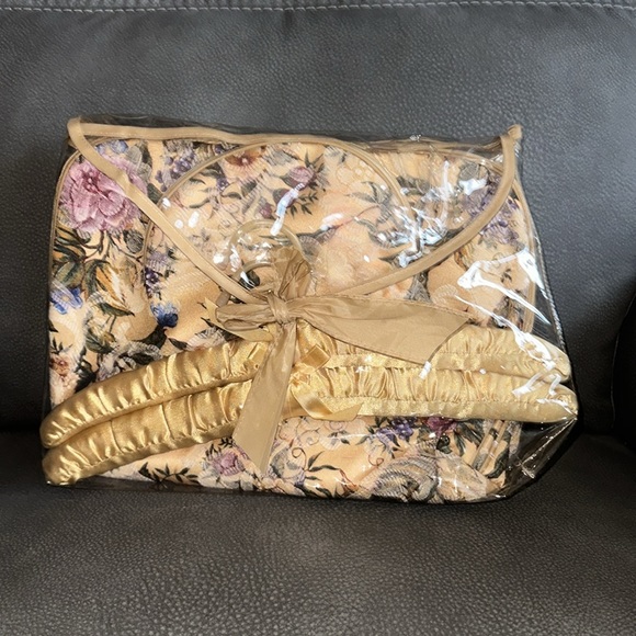 Travel case cosmetic bags hangers NWOT - Picture 2 of 12